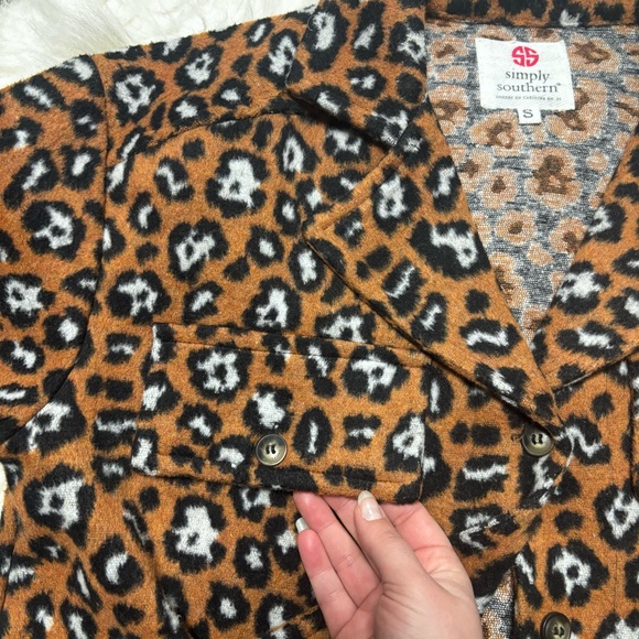 Simply Southern Leopard Printed Button Up Shacket size Small - Picture 5 of 9